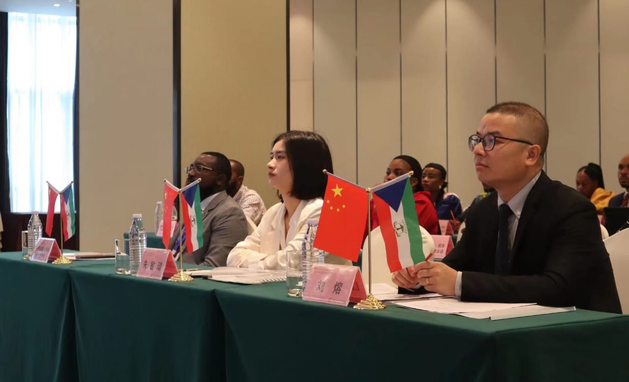 grupo andge guinea participa en el seminario internacional.